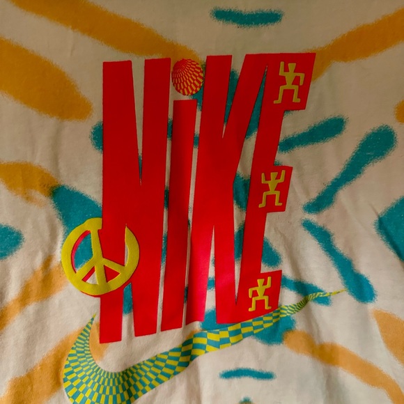 NEW!! Nike Unisex Youth Tee - Picture 2 of 4